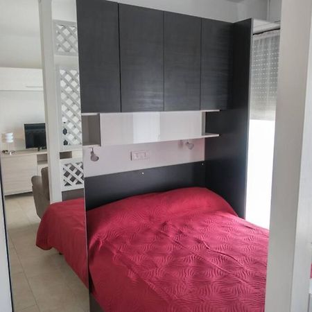 Apartment Victoria, Cozy Studio Flat Near Leonardo Academy Sesto Calende Buitenkant foto