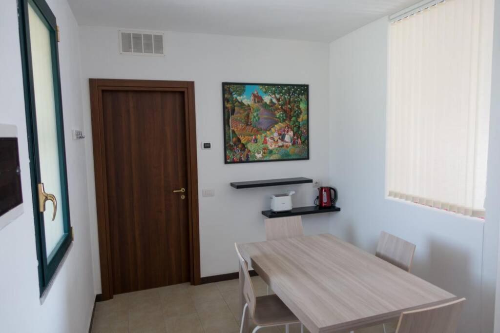 Apartment Victoria, Cozy Studio Flat Near Leonardo Academy Sesto Calende Buitenkant foto